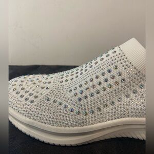 Belos~NIB~Sparkly Iridescent Rhinestone~Mesh Knit Upper~Slip-On Sneaker~Size 8.5